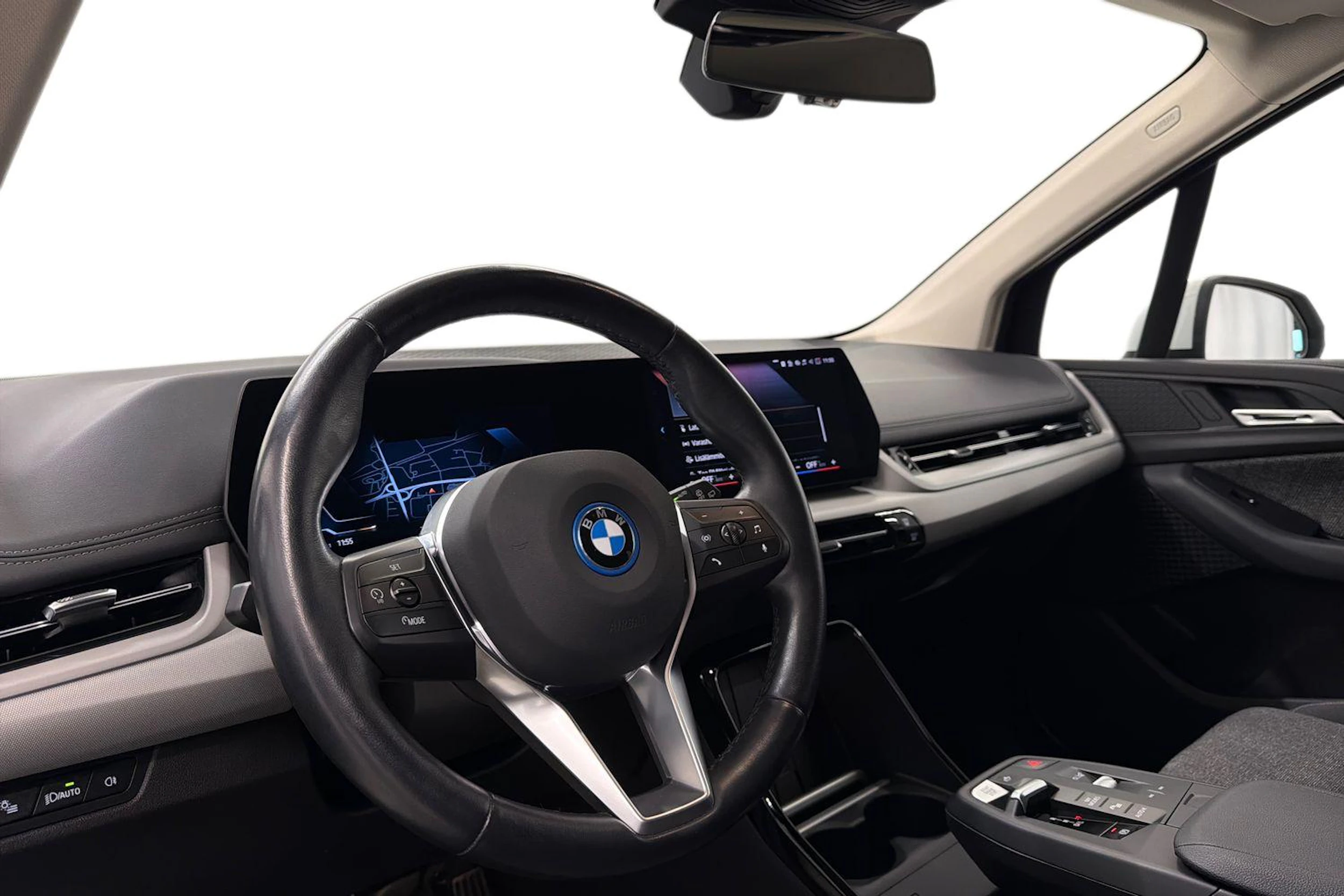valkoinen BMW 225 2023 kuva 6.