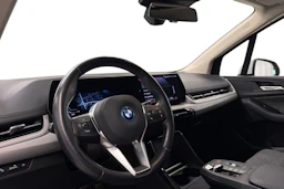 valkoinen BMW 225 2023 kuva 6.