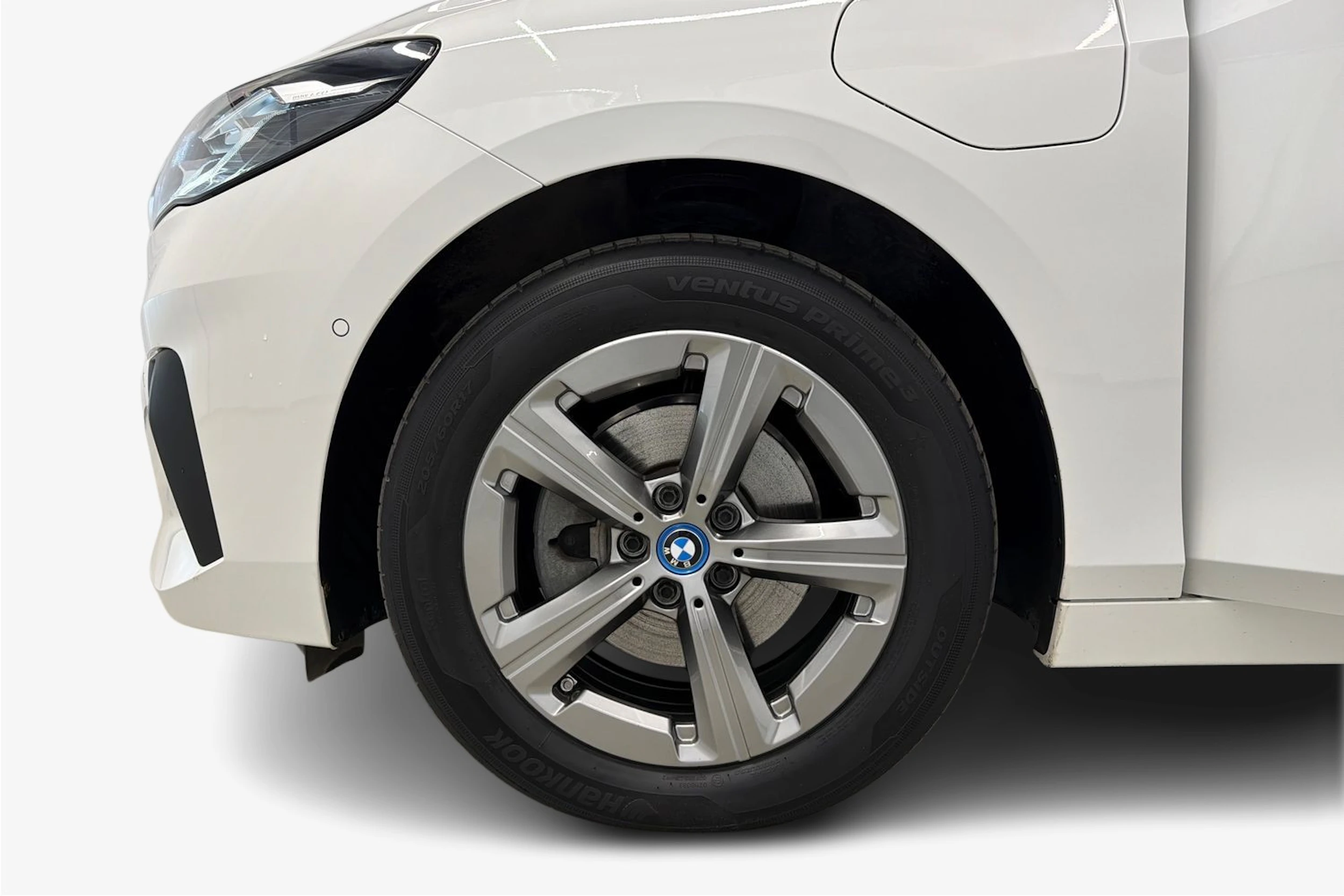 valkoinen BMW 225 2023 kuva 9.