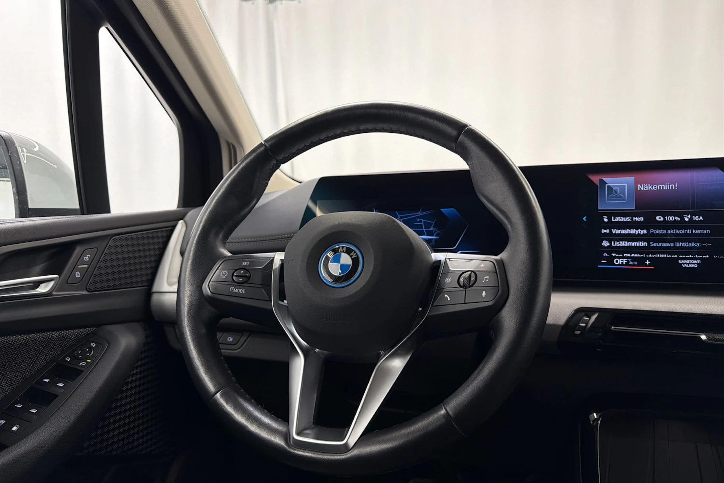 valkoinen BMW 225 2023 kuva 11.