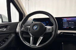 valkoinen BMW 225 2023 kuva 11.