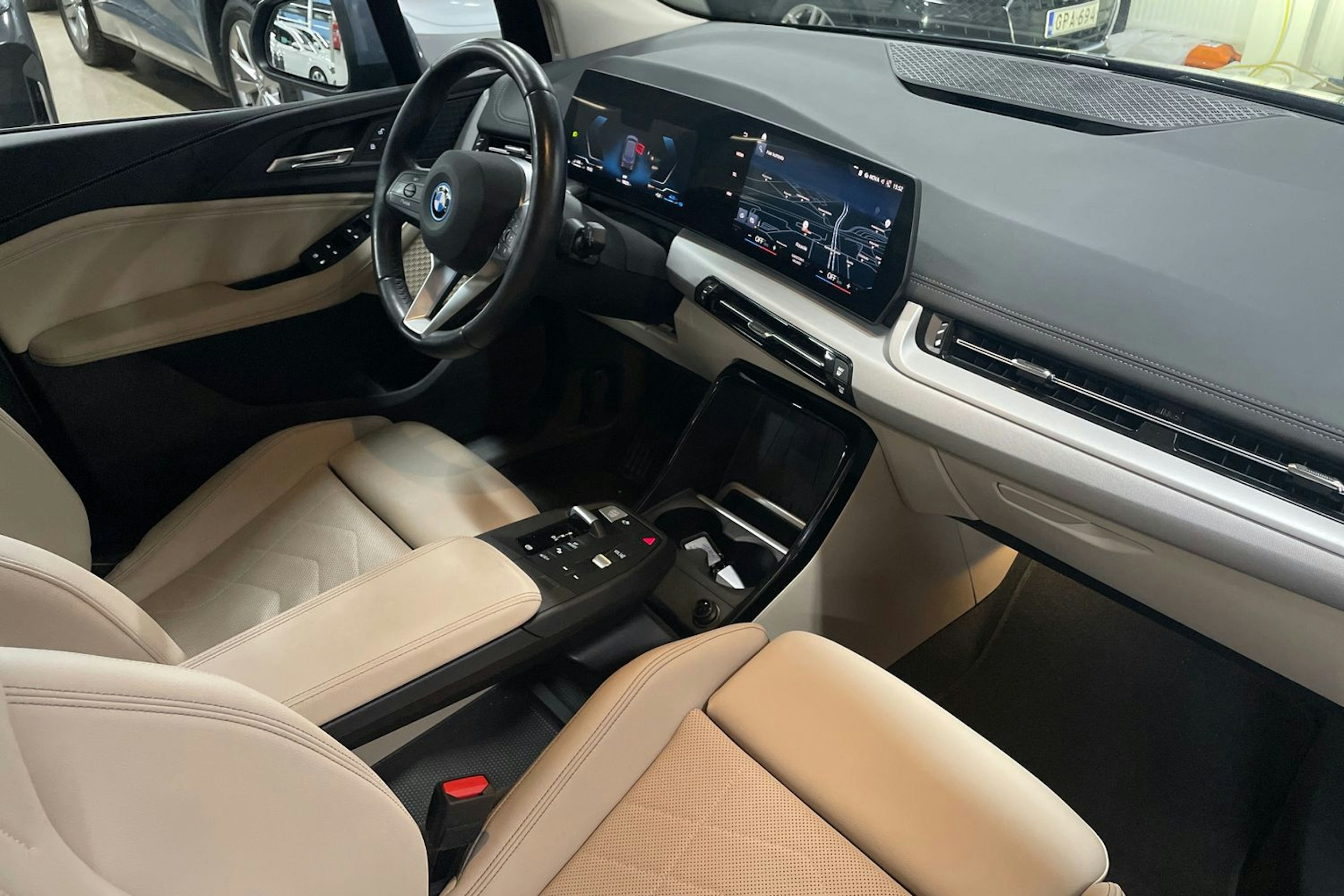 Harmaa BMW 225 2023 kuva 12.