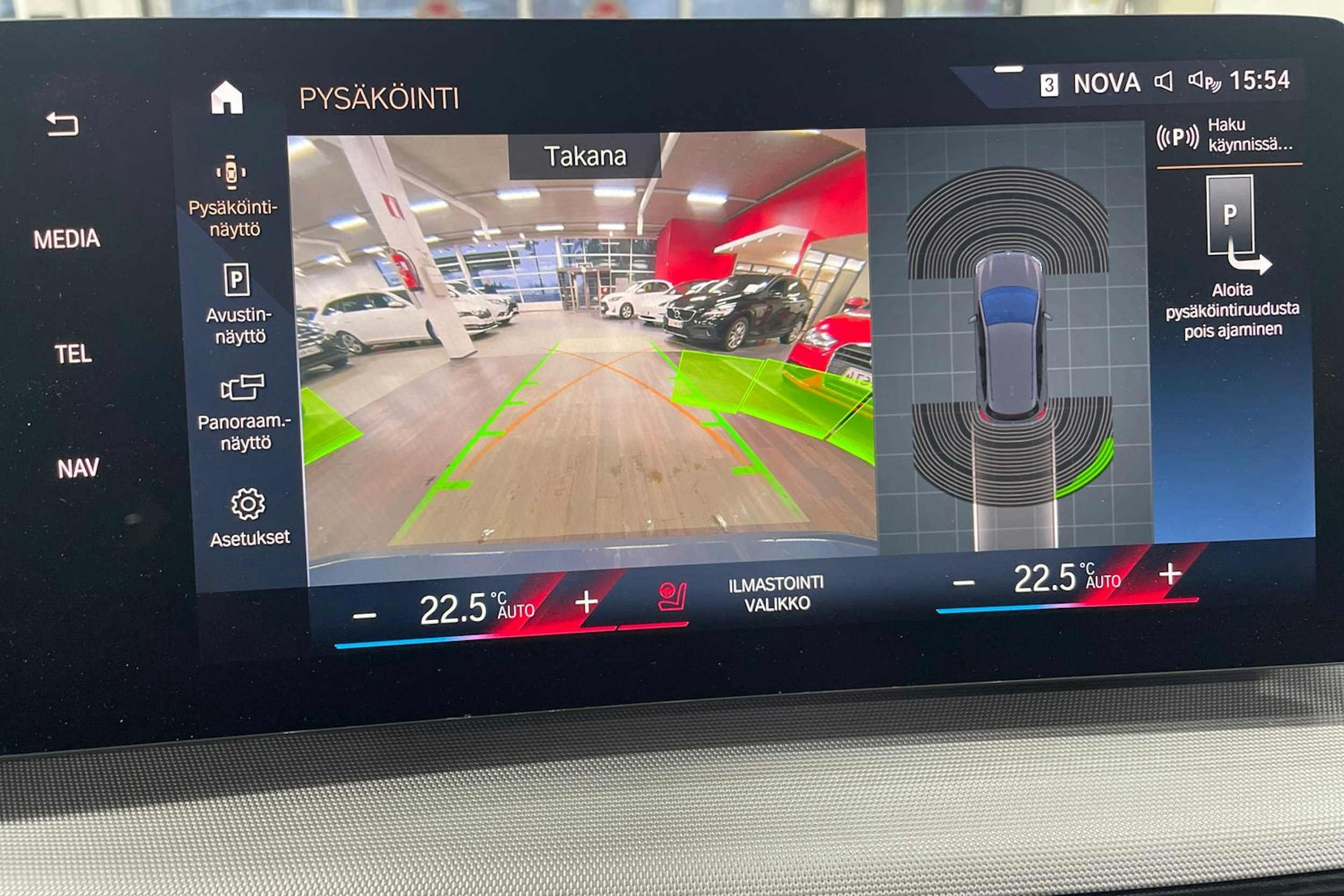 Harmaa BMW 225 2023 kuva 20.