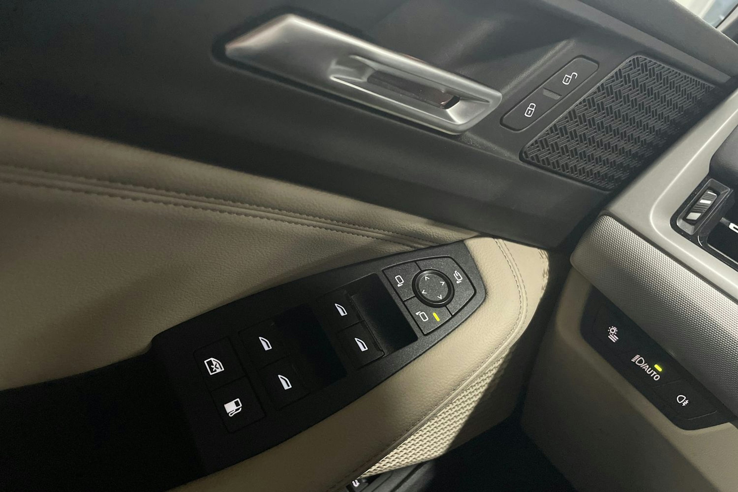 Harmaa BMW 225 2023 kuva 24.