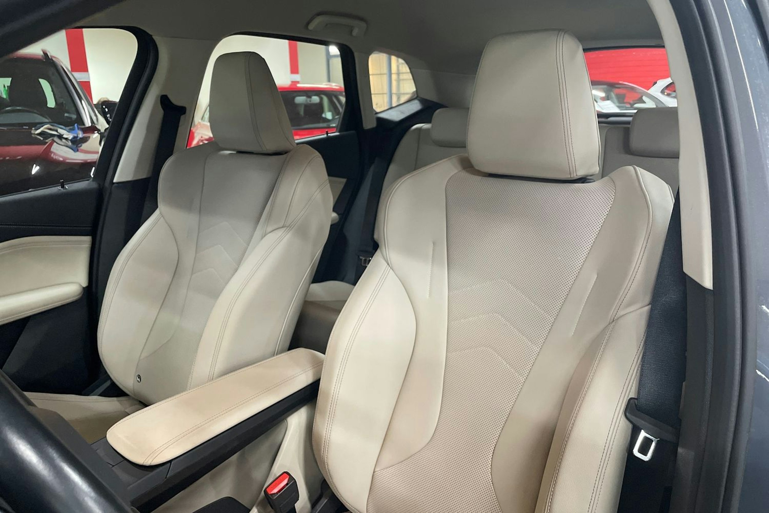 Harmaa BMW 225 2023 kuva 27.