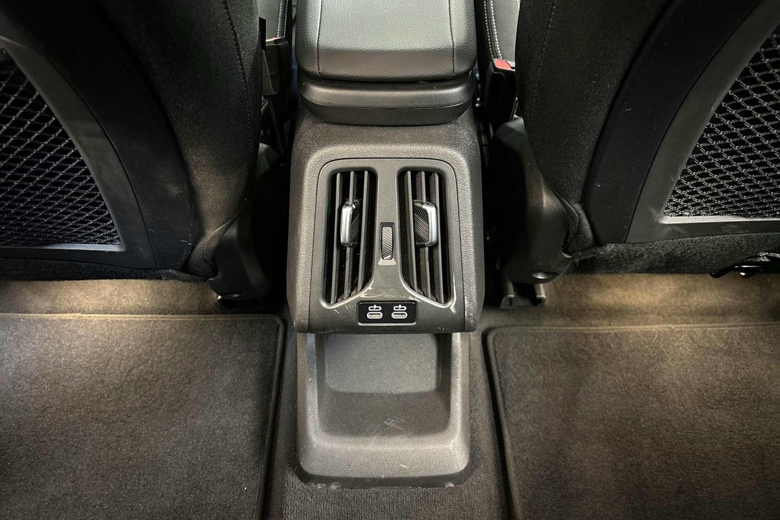 met. vihreä BMW 225 2023 kuva 18.