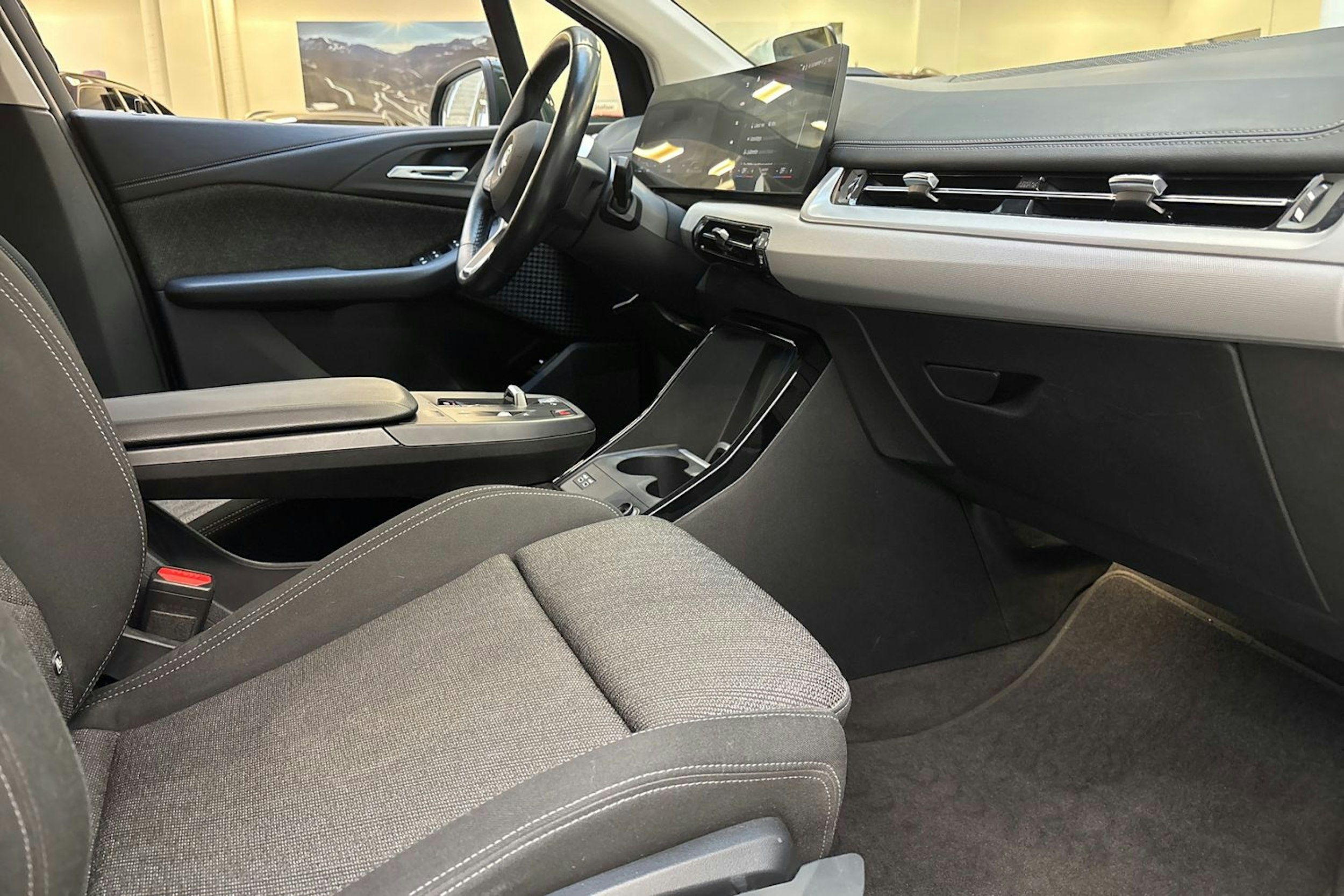 met. vihreä BMW 225 2023 kuva 28.