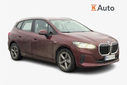 punainen BMW 225 2023 kuva 1.