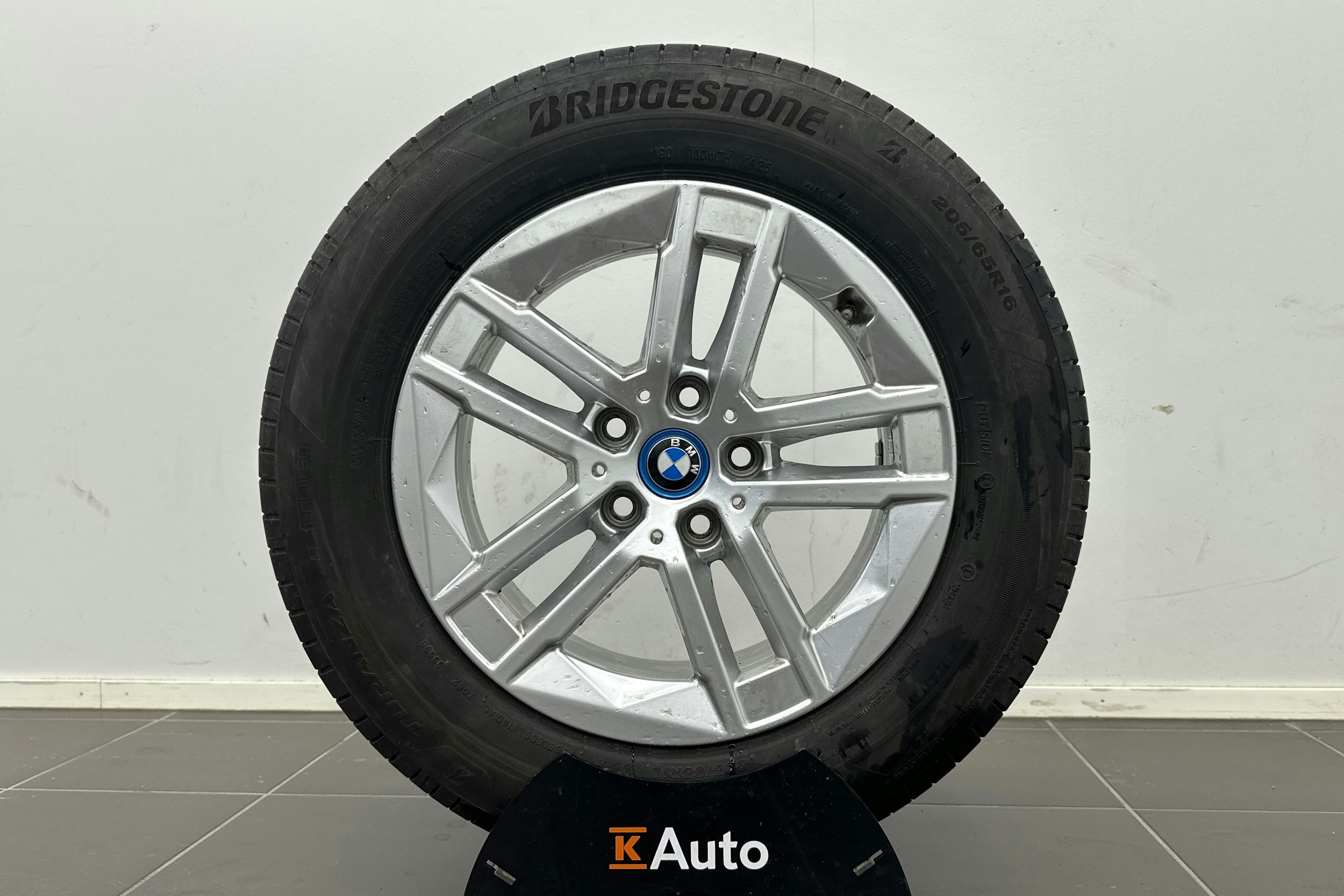 punainen BMW 225 2023 kuva 10.