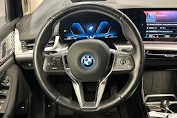 punainen BMW 225 2023 kuva 12.