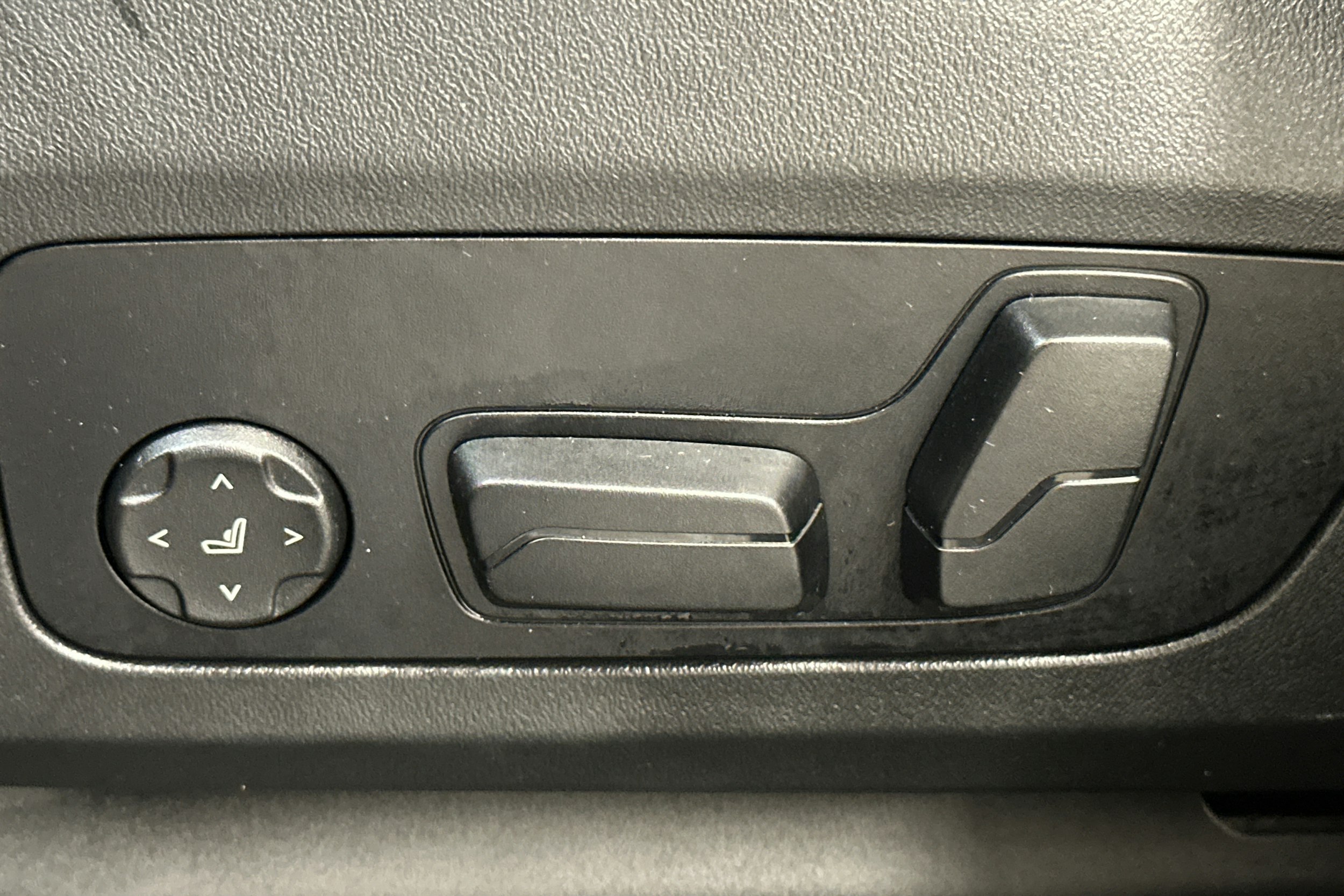 punainen BMW 225 2023 kuva 13.