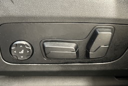 punainen BMW 225 2023 kuva 13.