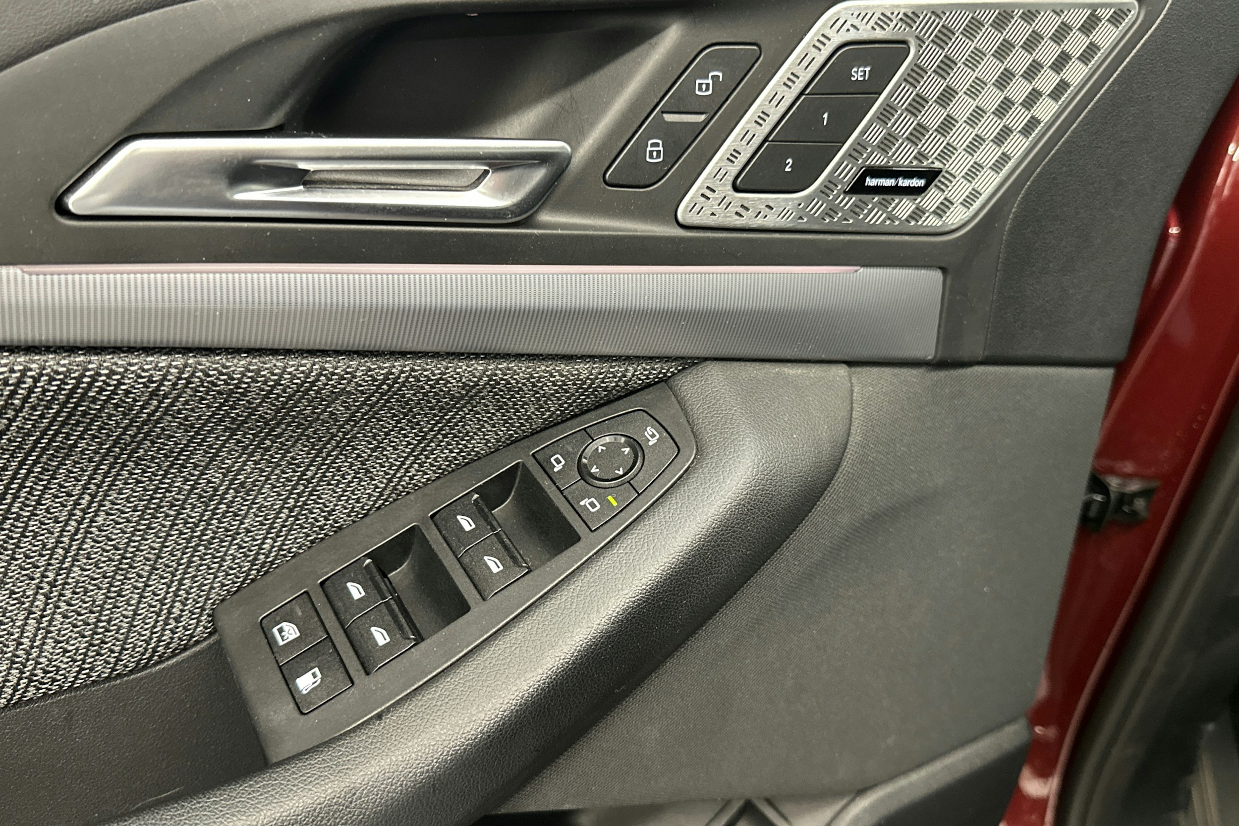 punainen BMW 225 2023 kuva 14.