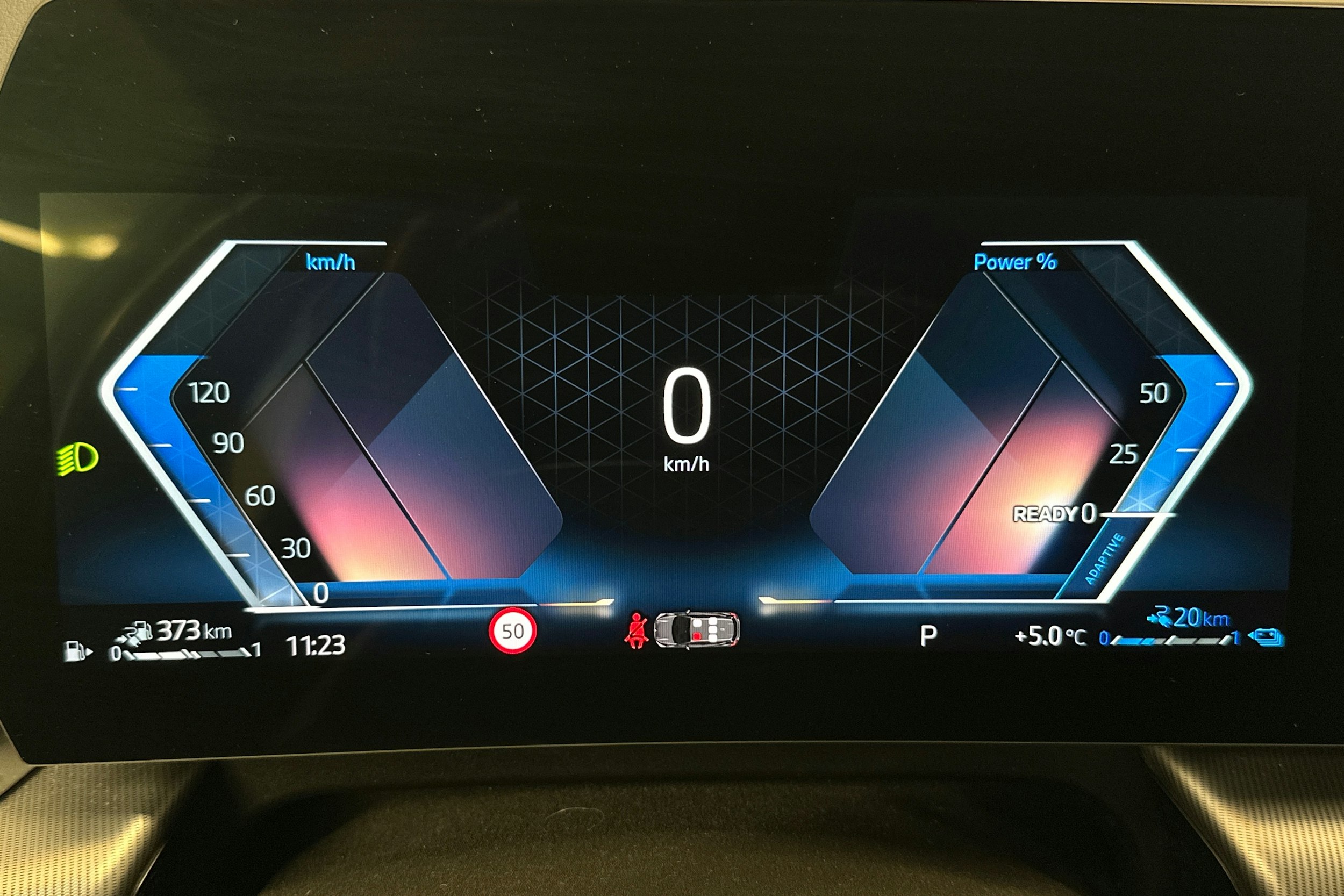 punainen BMW 225 2023 kuva 15.