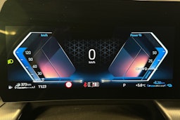 punainen BMW 225 2023 kuva 15.