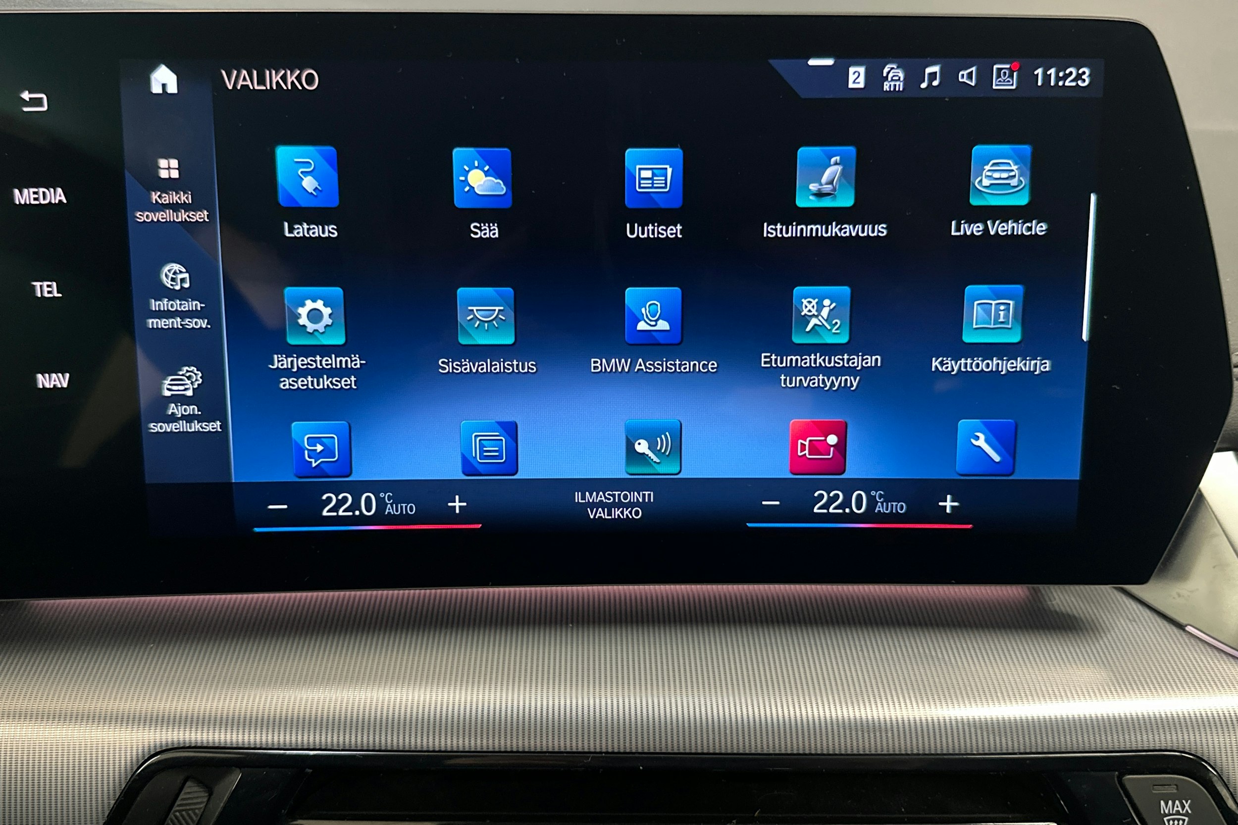 punainen BMW 225 2023 kuva 17.