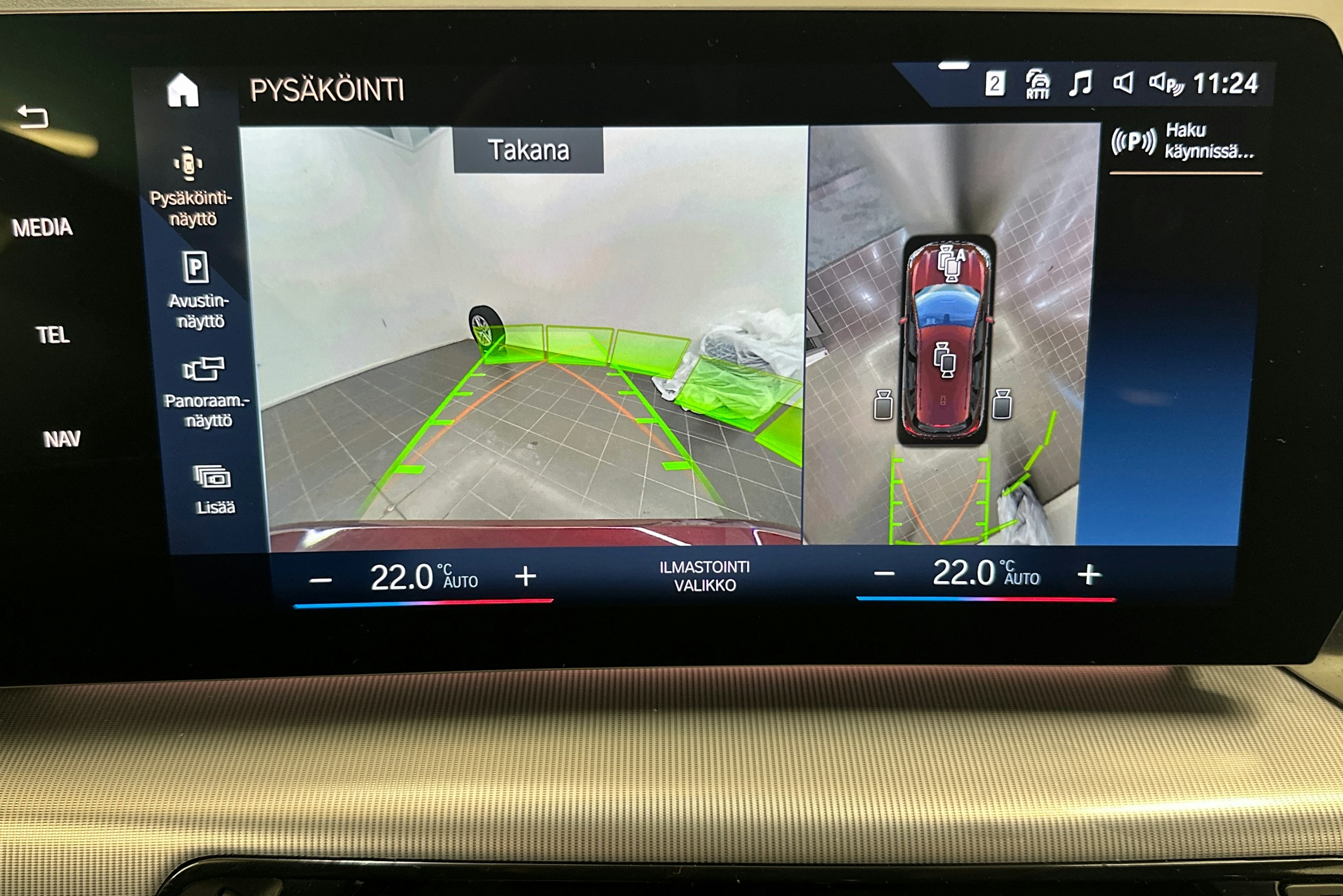 punainen BMW 225 2023 kuva 19.