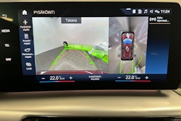 punainen BMW 225 2023 kuva 19.