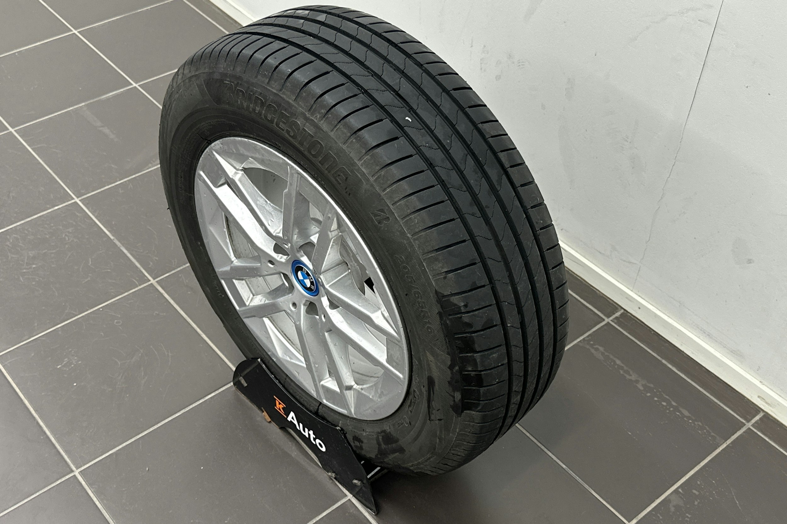 punainen BMW 225 2023 kuva 22.
