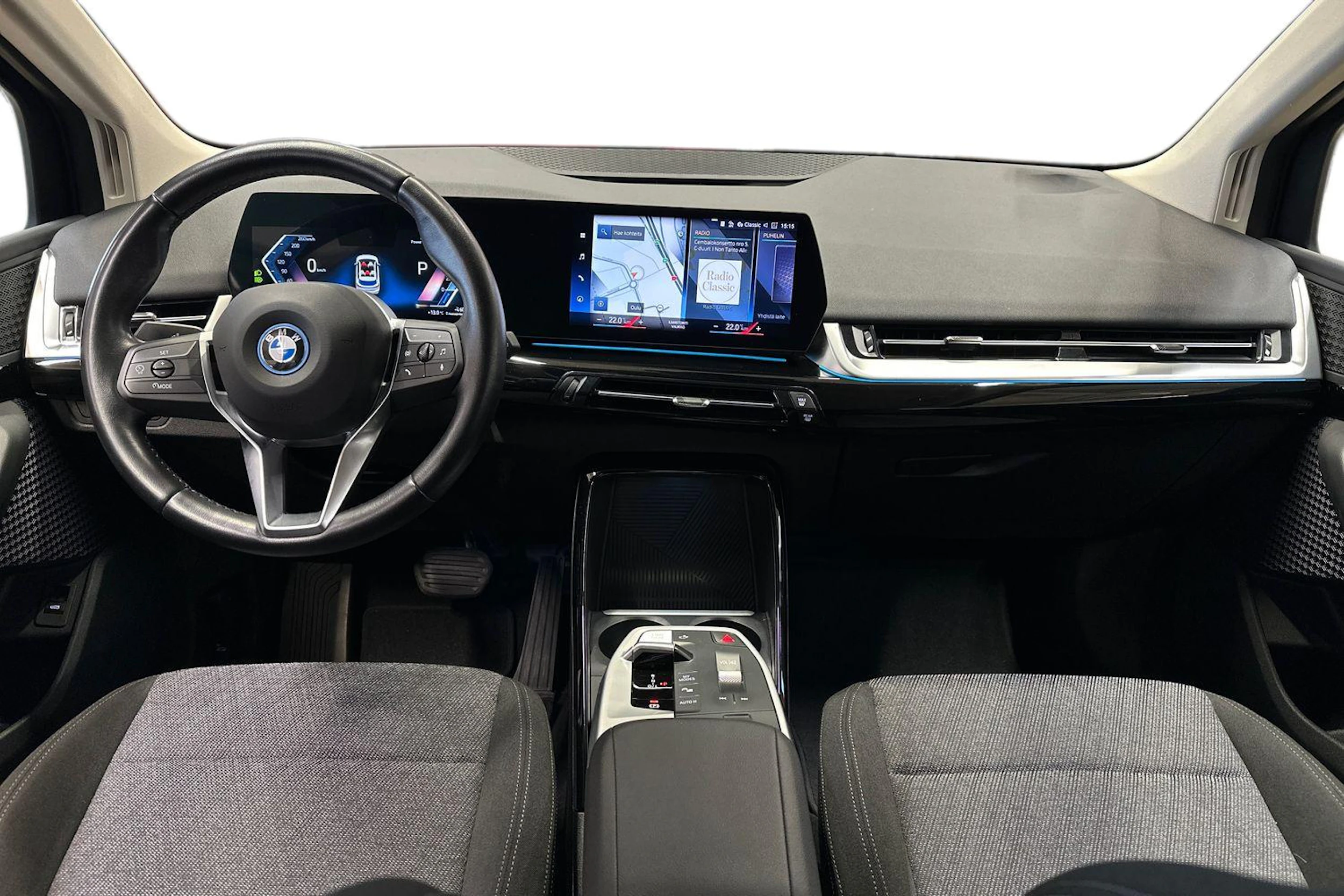 valkoinen BMW 225 2023 kuva 7.