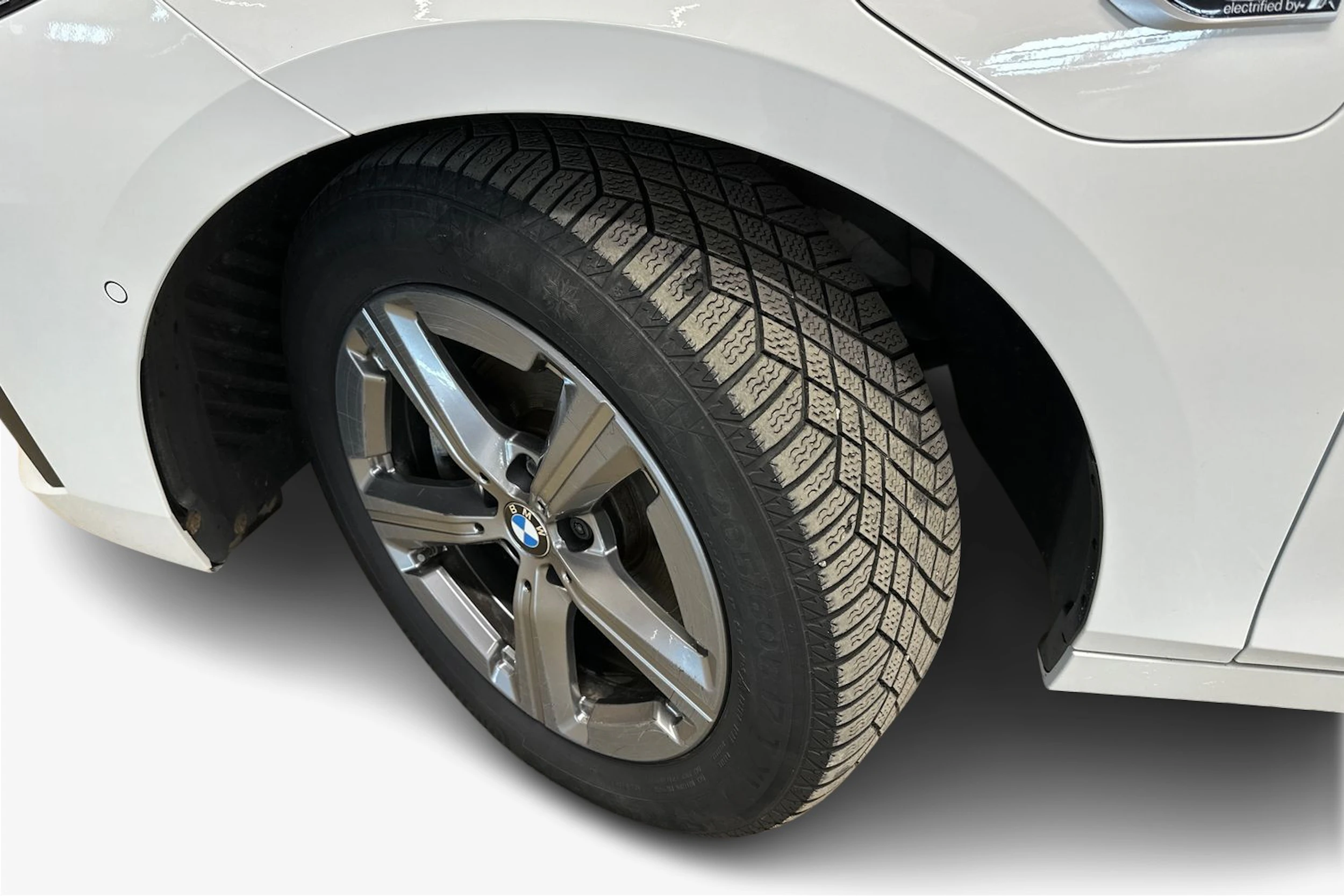 valkoinen BMW 225 2023 kuva 9.