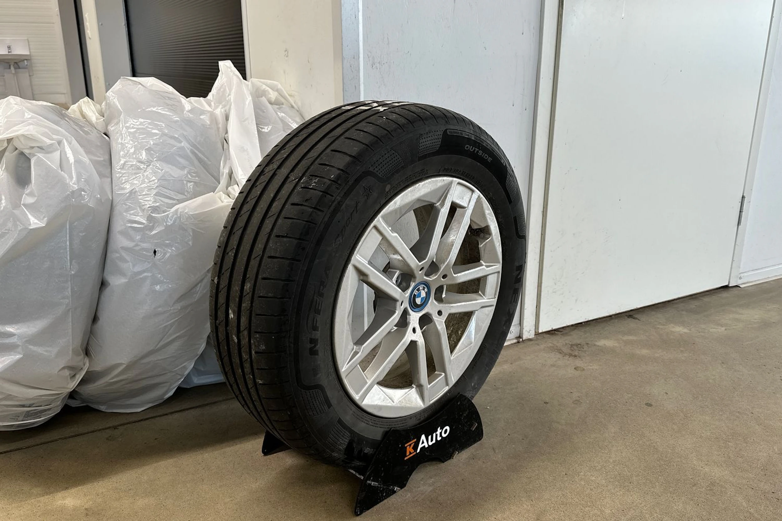 valkoinen BMW 225 2023 kuva 10.