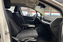 valkoinen BMW 225 2023 kuva 11.