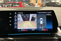 valkoinen BMW 225 2023 kuva 13.