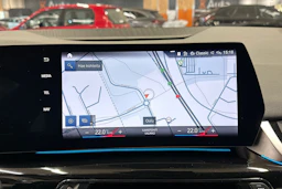 valkoinen BMW 225 2023 kuva 14.