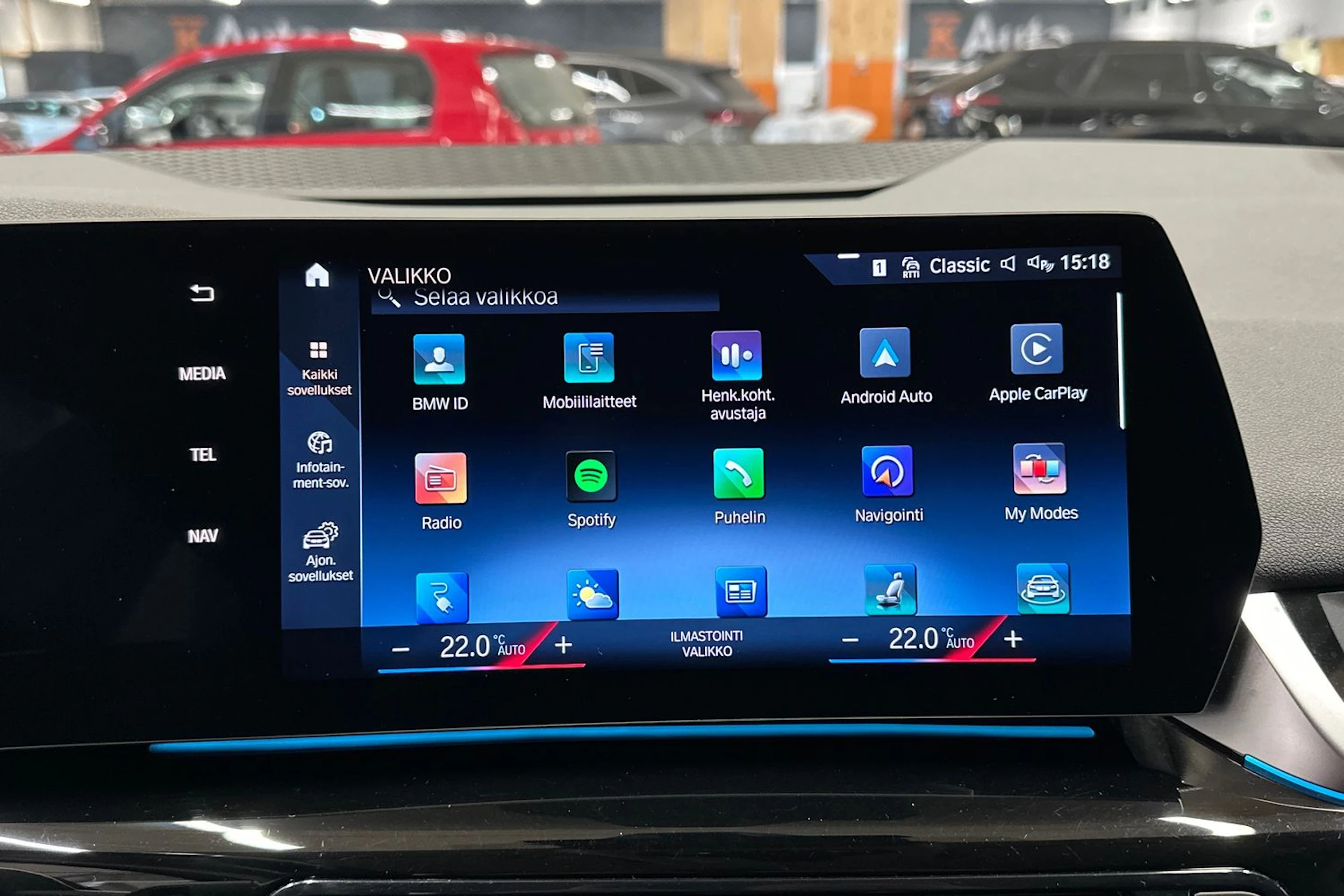 valkoinen BMW 225 2023 kuva 15.