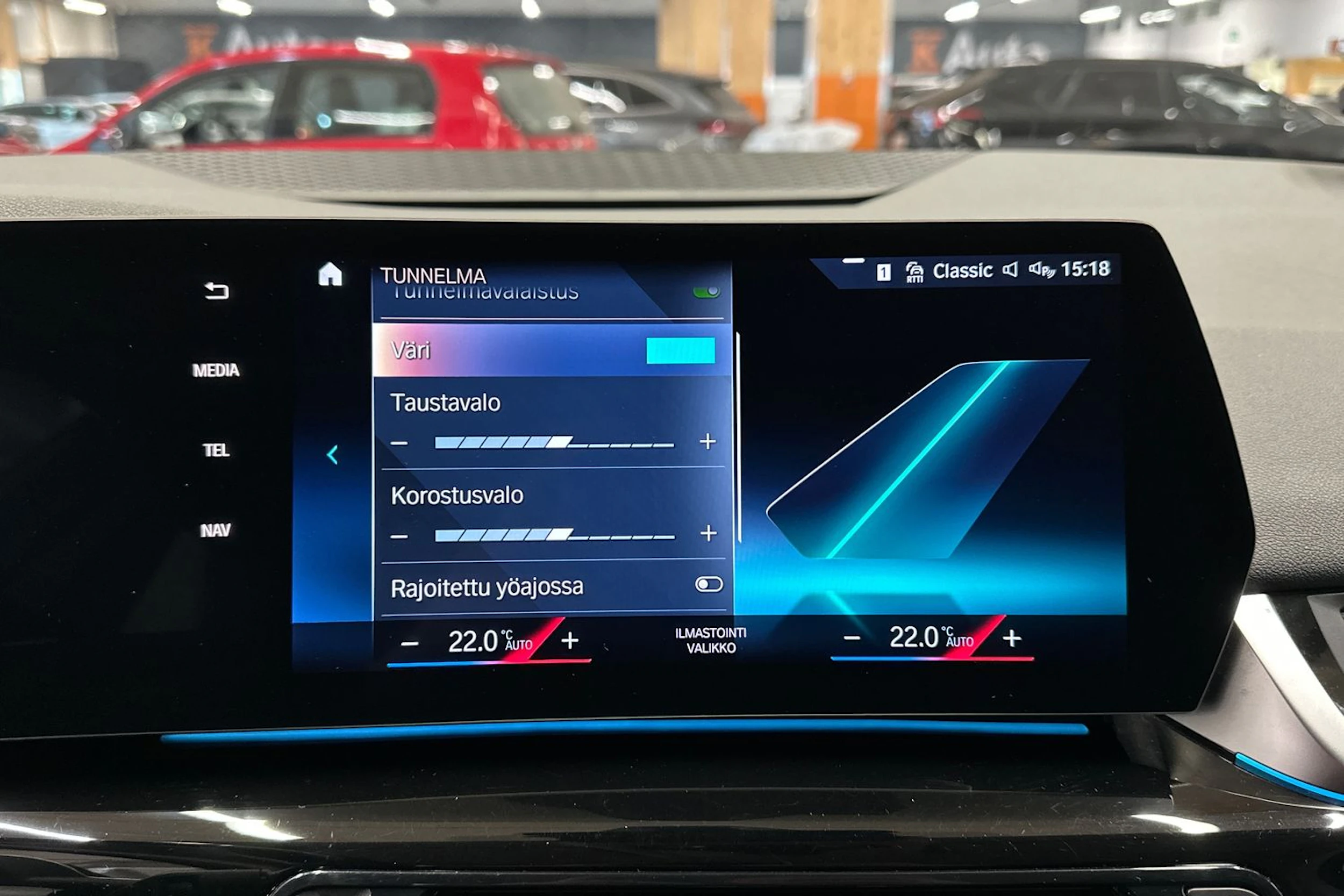 valkoinen BMW 225 2023 kuva 16.