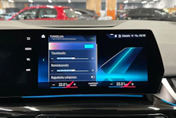 valkoinen BMW 225 2023 kuva 16.