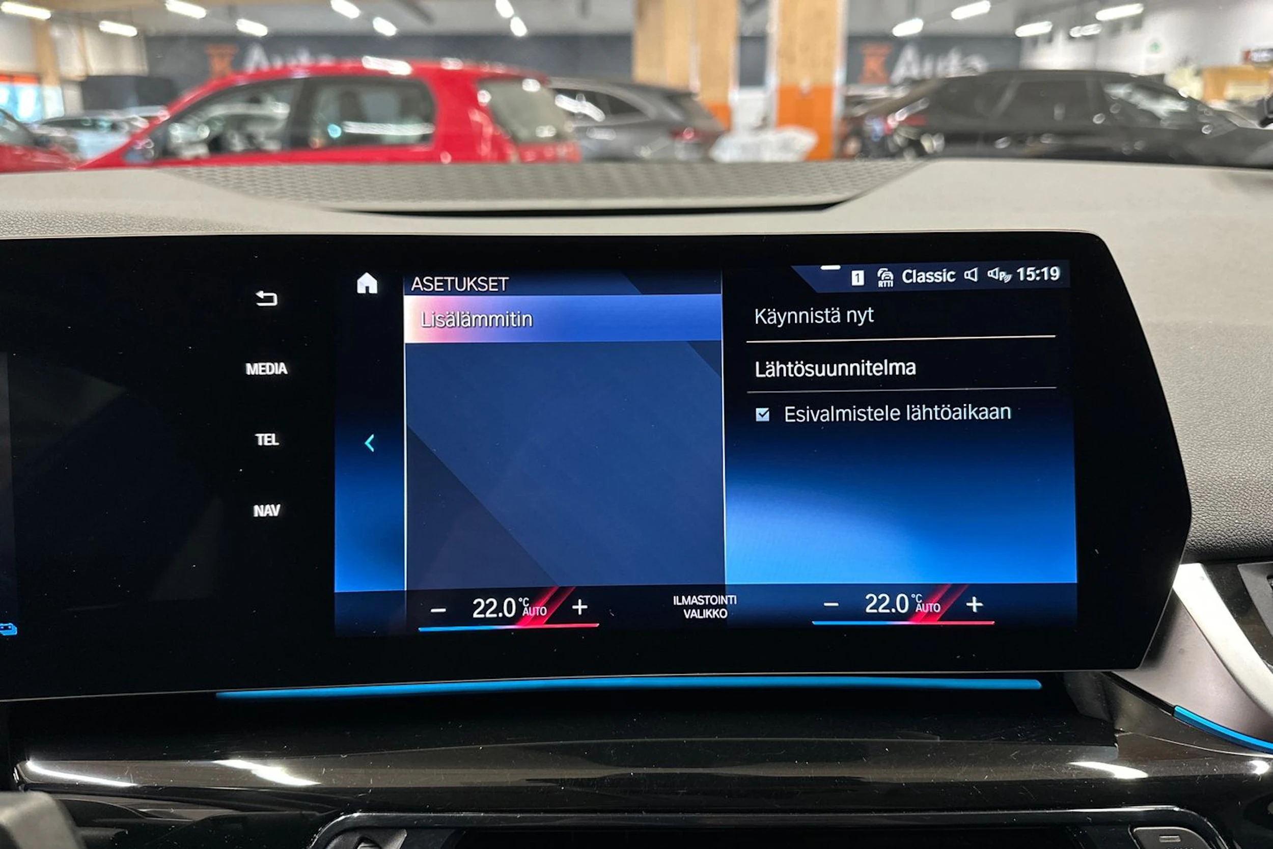 valkoinen BMW 225 2023 kuva 17.