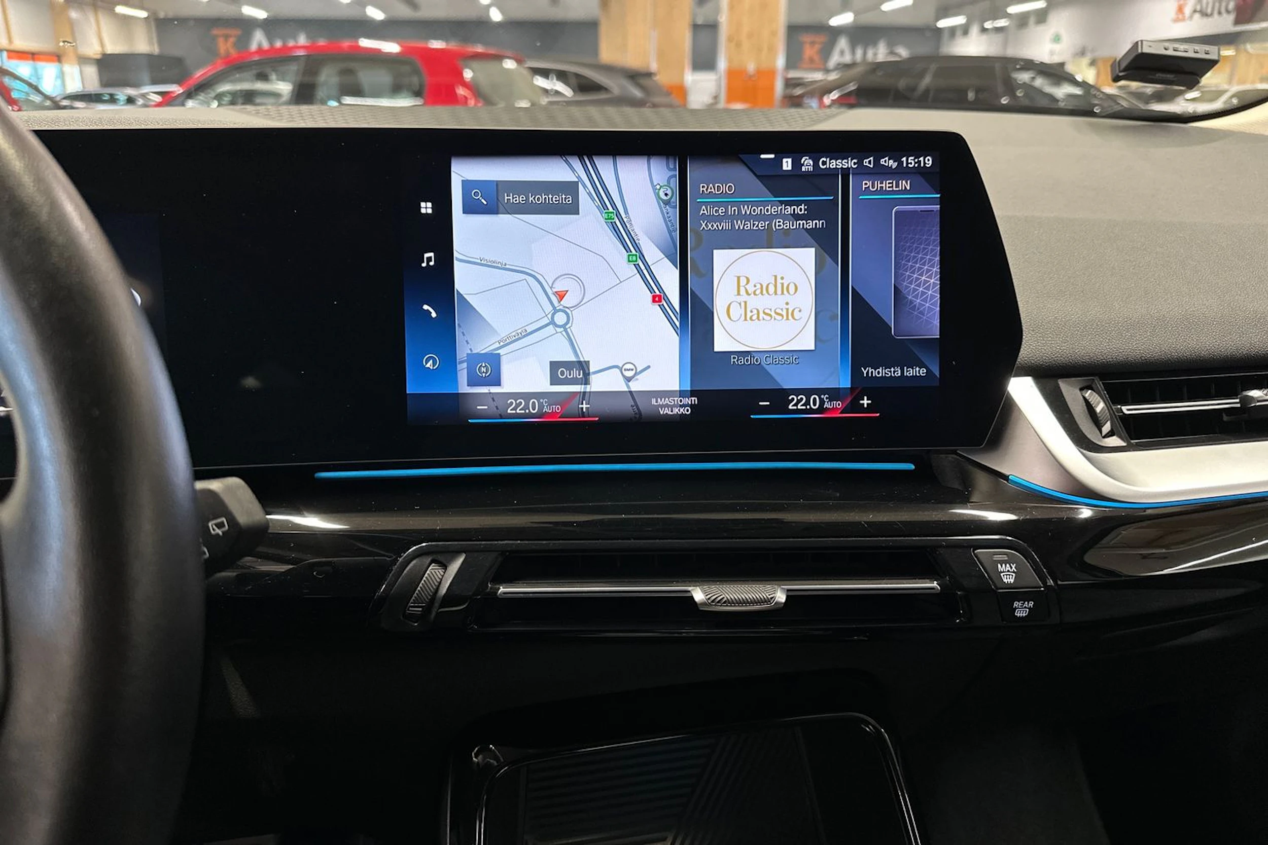 valkoinen BMW 225 2023 kuva 18.