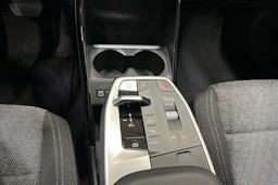 valkoinen BMW 225 2023 kuva 19.