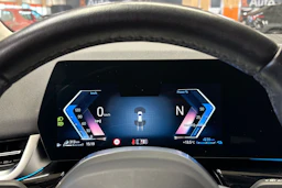 valkoinen BMW 225 2023 kuva 20.