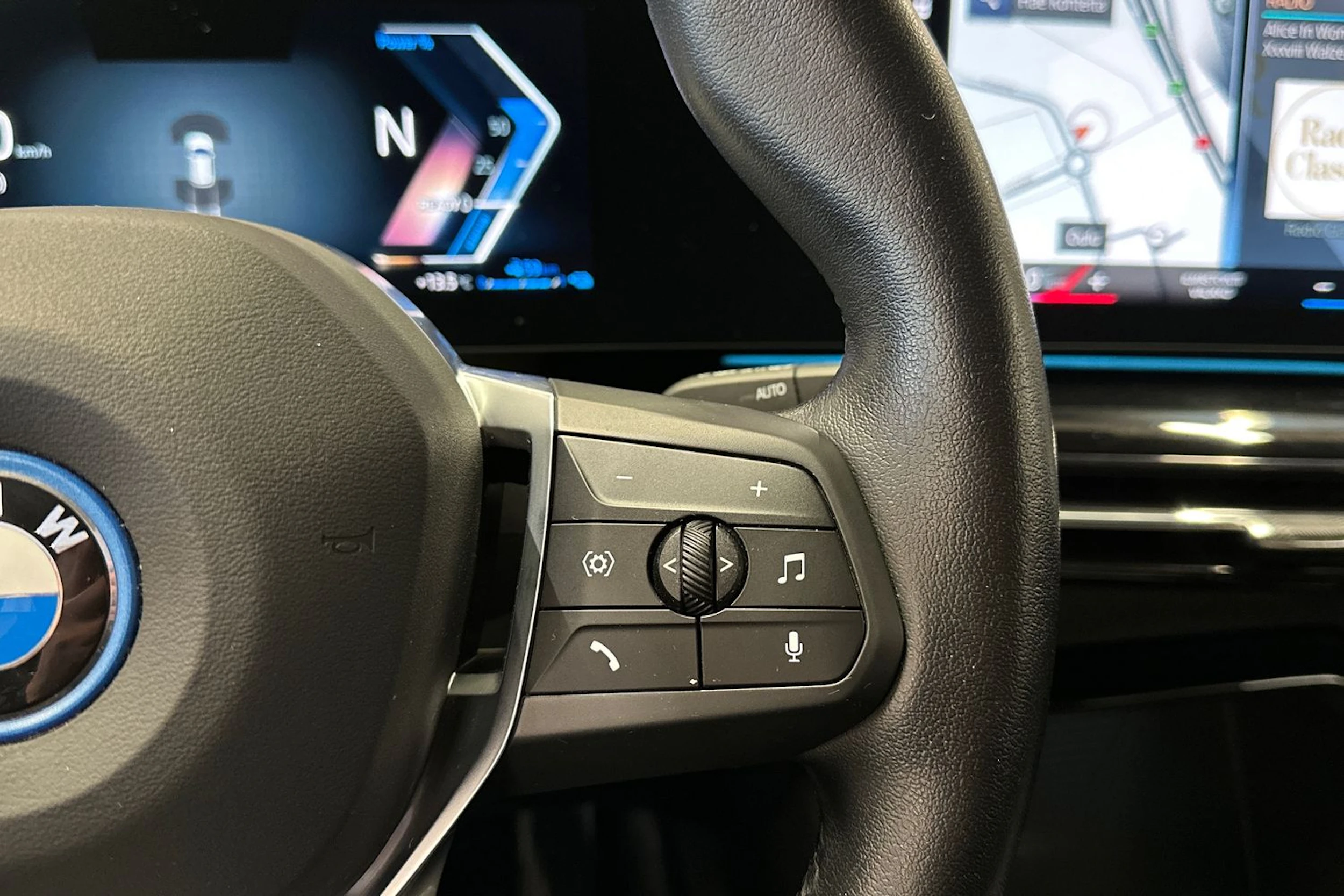 valkoinen BMW 225 2023 kuva 22.