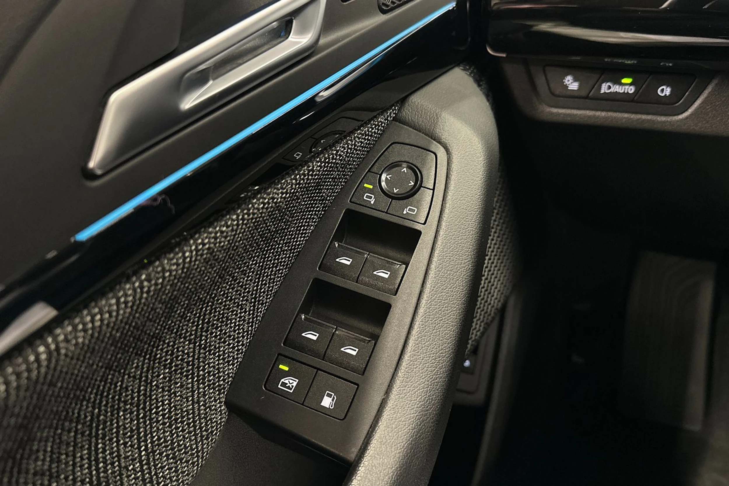 valkoinen BMW 225 2023 kuva 23.