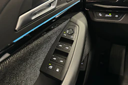 valkoinen BMW 225 2023 kuva 23.