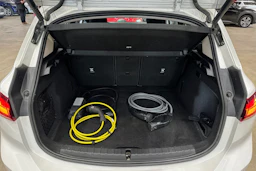 valkoinen BMW 225 2023 kuva 24.