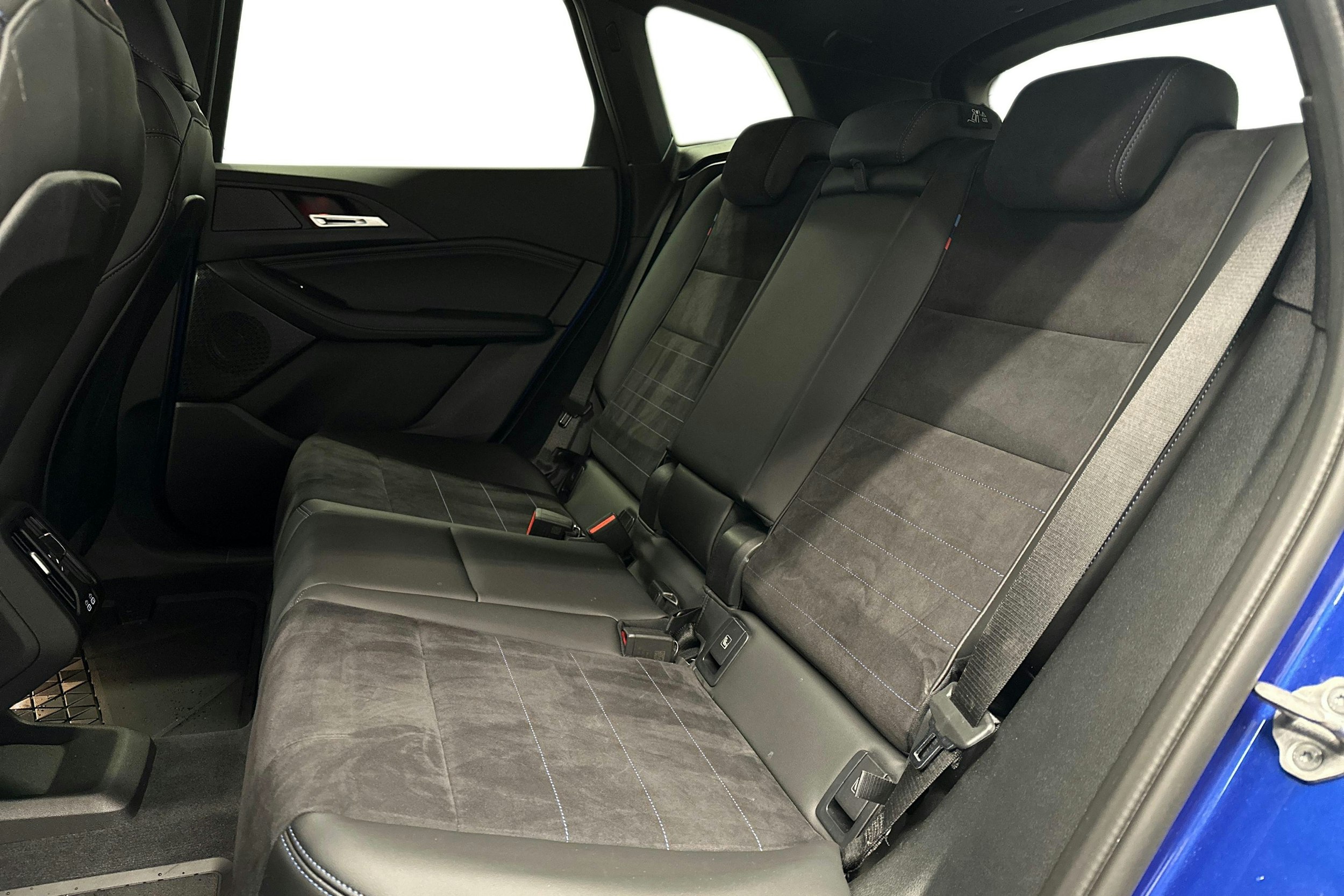 met. sininen BMW 225 2024 kuva 10.