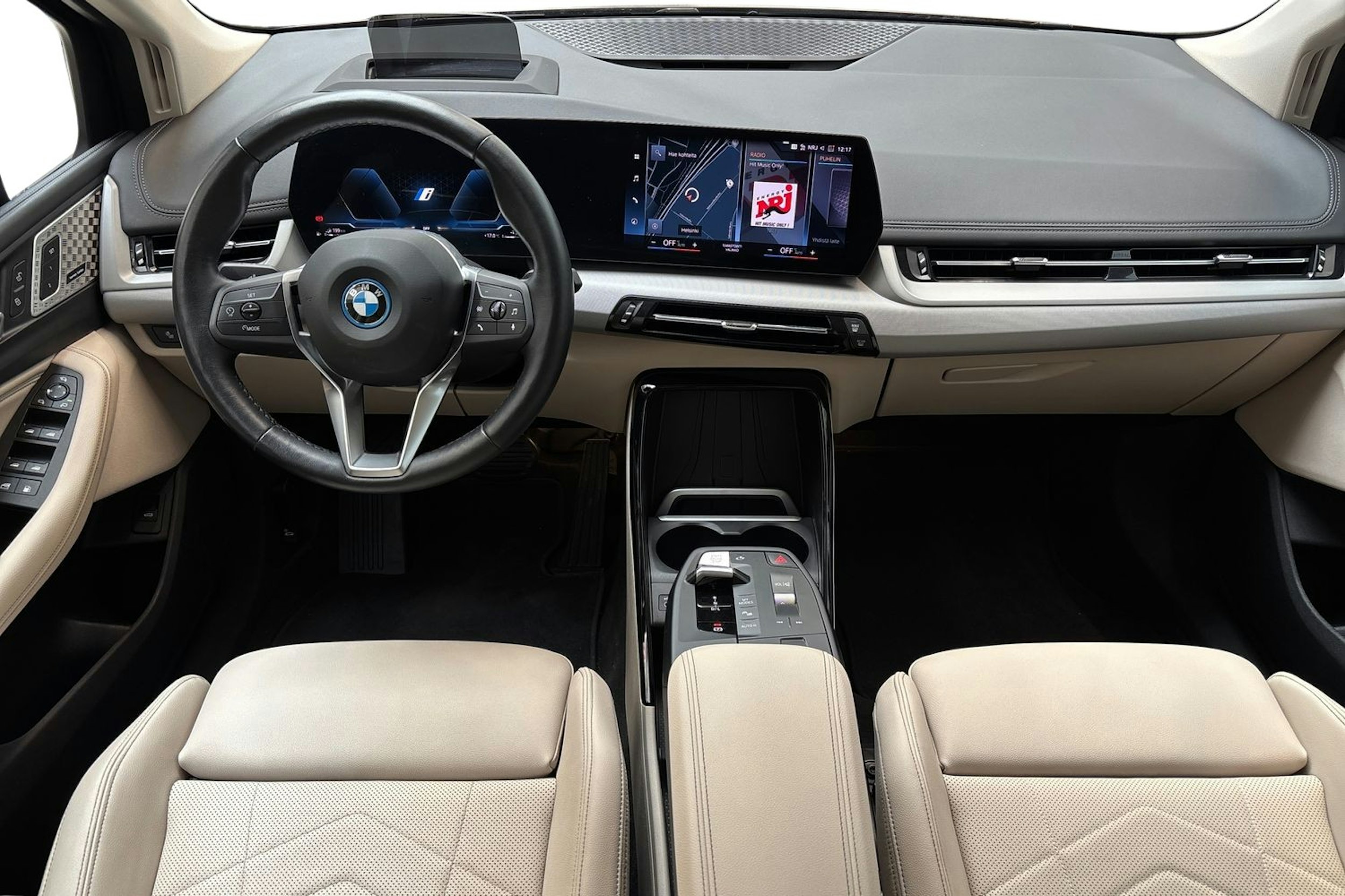 punainen BMW 230 2023 kuva 7.