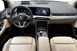 punainen BMW 230 2023 kuva 7.