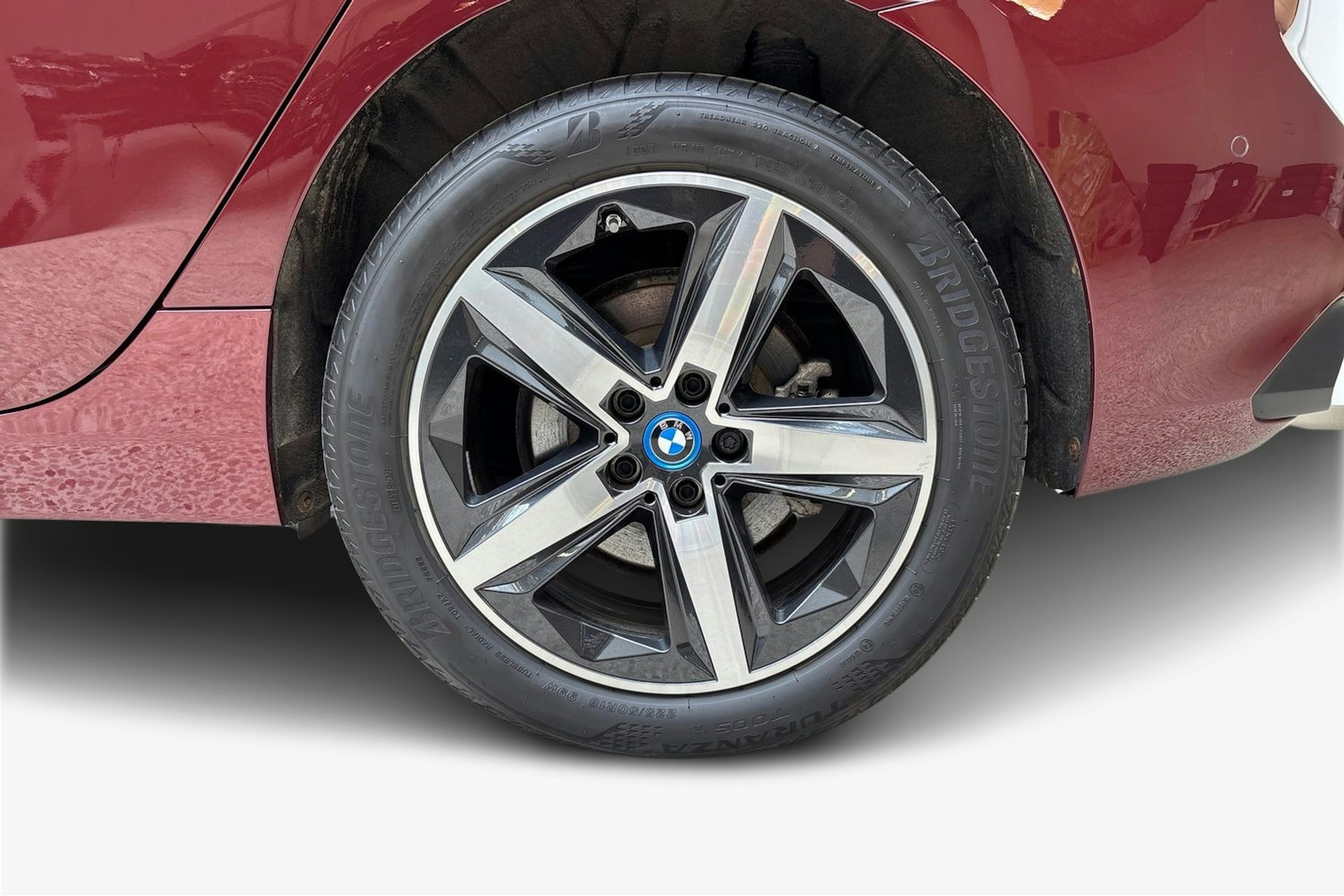 punainen BMW 230 2023 kuva 9.