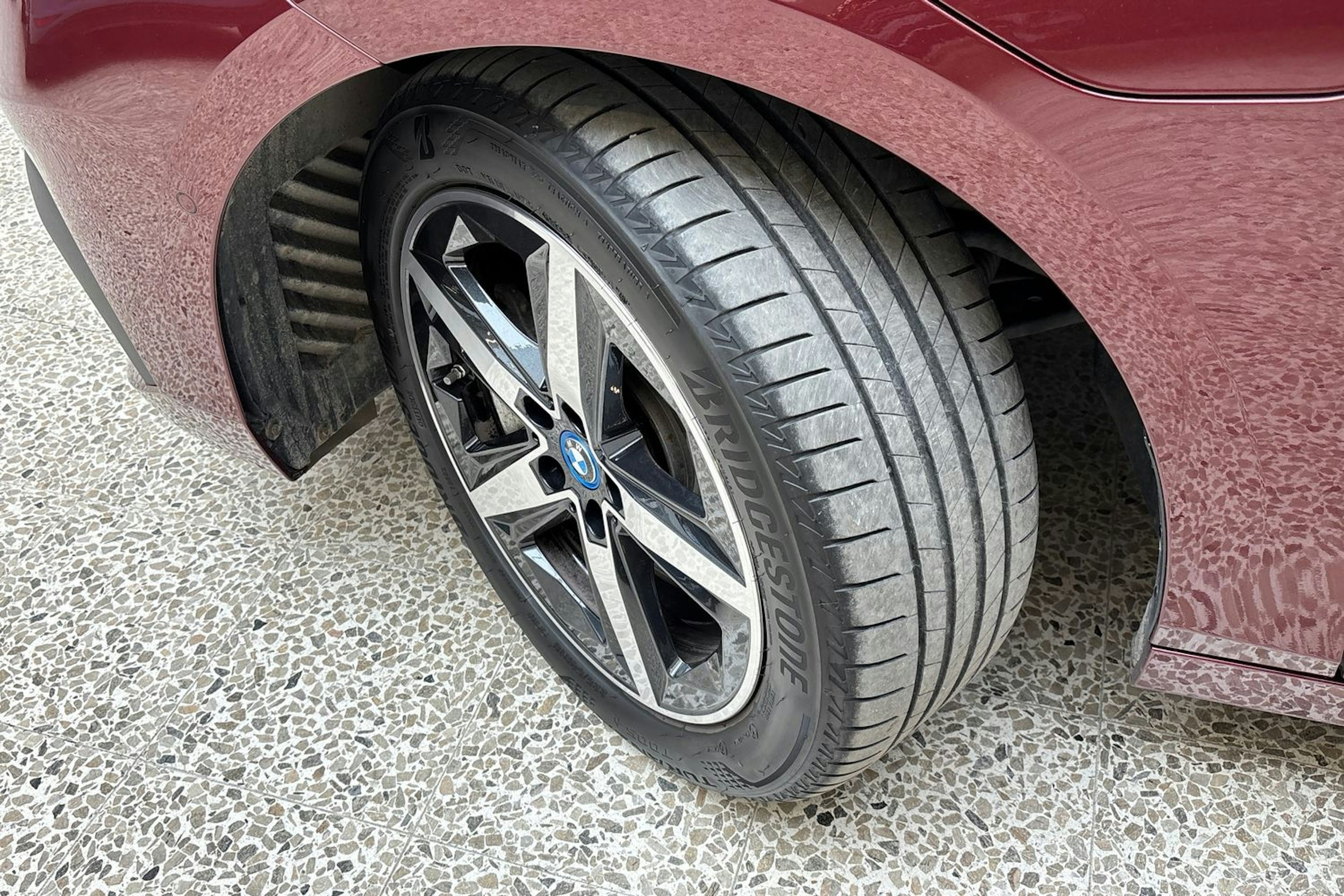 punainen BMW 230 2023 kuva 10.