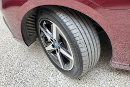 punainen BMW 230 2023 kuva 10.