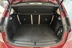 punainen BMW 230 2023 kuva 11.