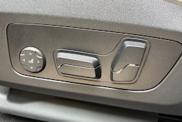 punainen BMW 230 2023 kuva 14.