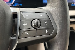 punainen BMW 230 2023 kuva 18.