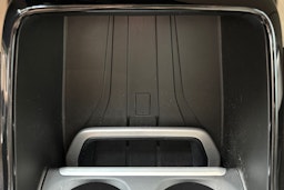 punainen BMW 230 2023 kuva 25.